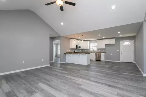 Living - 524 W Maple St, Mexico, MO 65265 photo 1 of 7