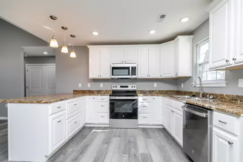 Kitchen - 524 W Maple St, Mexico, MO 65265 photo 2 of 2