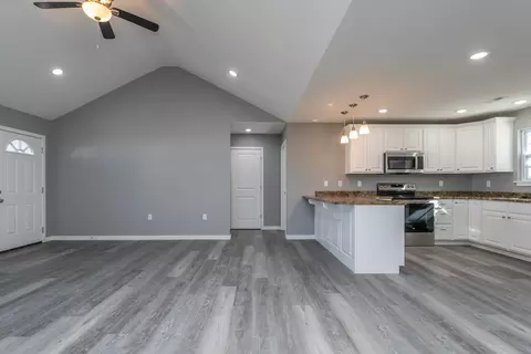 Living - 524 W Maple St, Mexico, MO 65265 photo 4 of 7