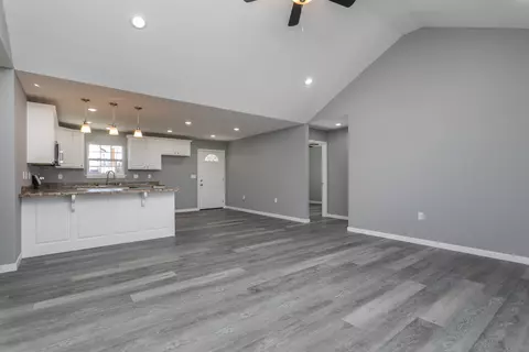 Living - 524 W Maple St, Mexico, MO 65265 photo 3 of 7