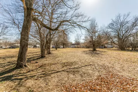Exterior - 524 W Maple St, Mexico, MO 65265 photo 3 of 3
