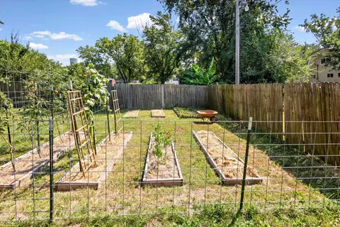 Exterior - 528 E Winter St, Columbia, MO 65202 photo 7 of 11