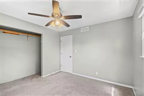 Bedroom - 528 E Winter St, Columbia, MO 65202 photo 5 of 6