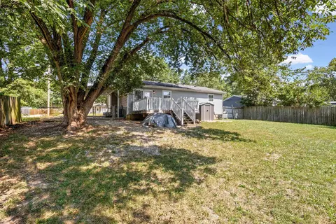 Exterior - 528 E Winter St, Columbia, MO 65202 photo 6 of 11