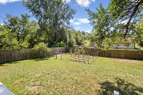 Exterior - 528 E Winter St, Columbia, MO 65202 photo 5 of 11