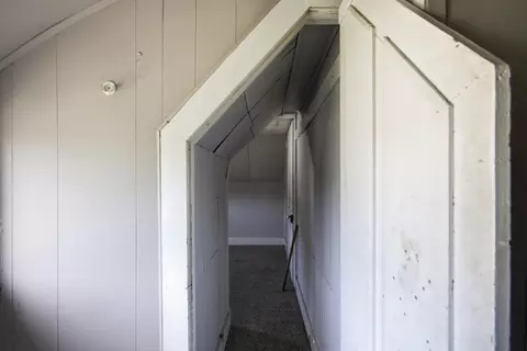 Entry Way - 103 E Stone St, Sturgeon, MO 65284 photo 1 of 2
