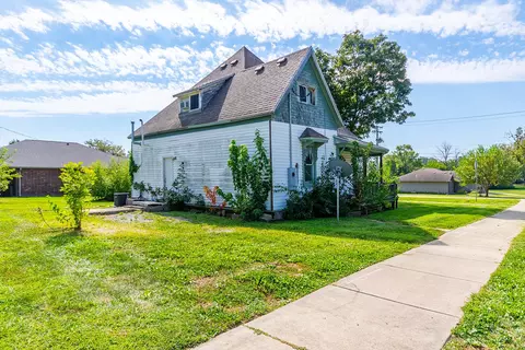 Exterior - 103 E Stone St, Sturgeon, MO 65284 photo 4 of 7