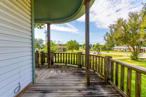 Exterior - 103 E Stone St, Sturgeon, MO 65284 photo 5 of 7