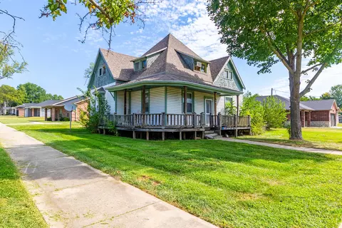 Exterior - 103 E Stone St, Sturgeon, MO 65284 photo 3 of 7