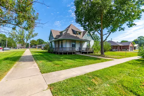 Exterior - 103 E Stone St, Sturgeon, MO 65284 photo 2 of 7