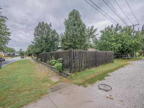 Exterior - 320 S 4th St, Moberly, MO 65270 photo 10 of 11