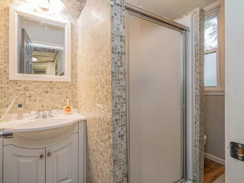 Bath - 320 S 4th St, Moberly, MO 65270 photo 4 of 4
