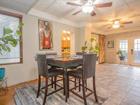 Dining - 320 S 4th St, Moberly, MO 65270 photo 2 of 3