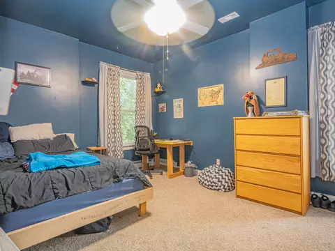 Bedroom - 320 S 4th St, Moberly, MO 65270 photo 5 of 9