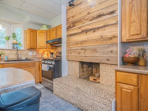 Kitchen - 320 S 4th St, Moberly, MO 65270 photo 4 of 5