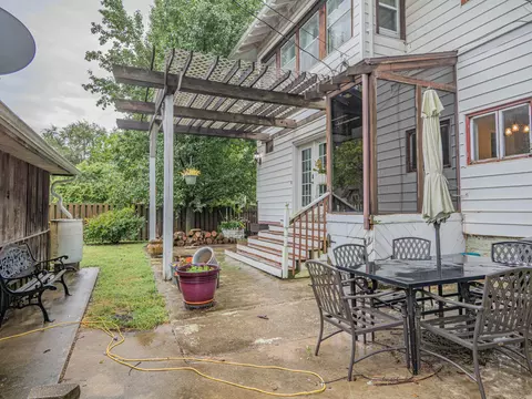 Exterior - 320 S 4th St, Moberly, MO 65270 photo 4 of 11