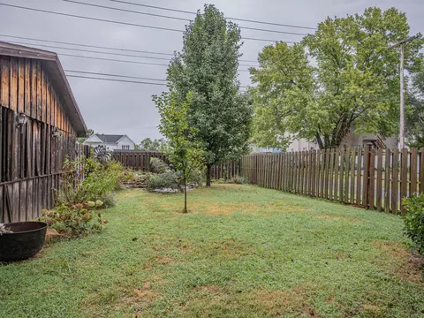 Exterior - 320 S 4th St, Moberly, MO 65270 photo 5 of 11