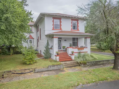 Exterior - 320 S 4th St, Moberly, MO 65270 photo 2 of 11
