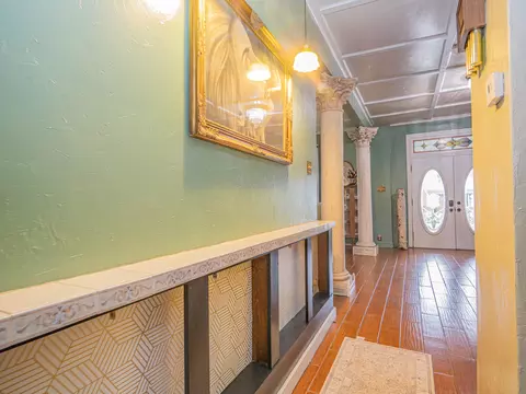 Entry Way - 320 S 4th St, Moberly, MO 65270 photo 5 of 9