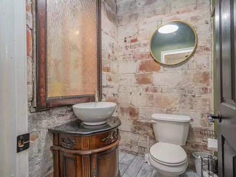 Bath - 320 S 4th St, Moberly, MO 65270 photo 1 of 4