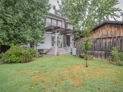 Exterior - 320 S 4th St, Moberly, MO 65270 photo 6 of 11