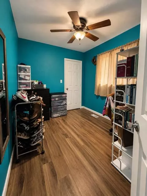 Bedroom - 6082 Okeefe Ridge Rd, Williamsburg, MO 63388 photo 2 of 2