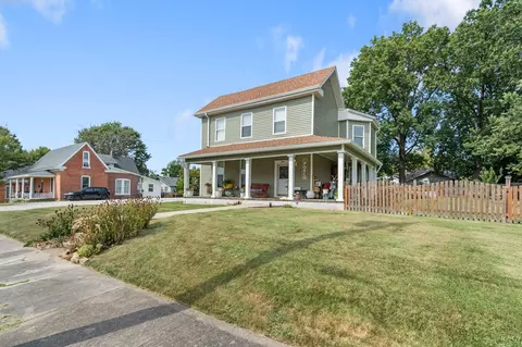 Exterior - 301 W 5th St, Fulton, MO 65251 photo 3 of 10
