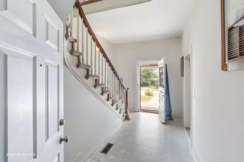 Entry Way - 301 W 5th St, Fulton, MO 65251 photo 2 of 8