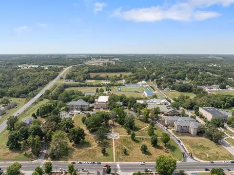 View/Area - 301 W 5th St, Fulton, MO 65251 photo 5 of 6