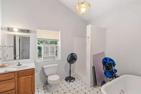 Bath - 301 W 5th St, Fulton, MO 65251 photo 5 of 5