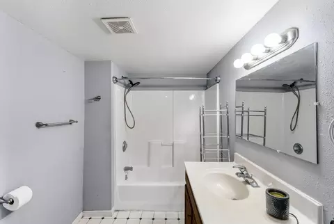 Bath - 301 W 5th St, Fulton, MO 65251 photo 1 of 5