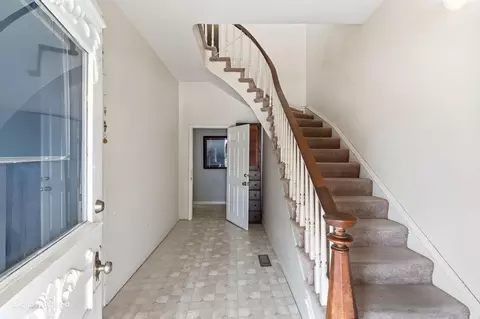 Entry Way - 301 W 5th St, Fulton, MO 65251 photo 4 of 8