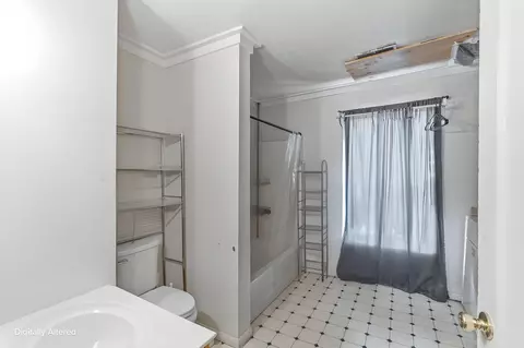 Bath - 301 W 5th St, Fulton, MO 65251 photo 4 of 5