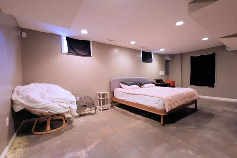 Bedroom - 9700 E Ball Rd, Centralia, MO 65240 photo 5 of 6