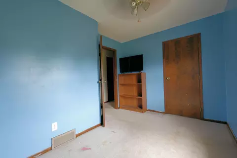 Bedroom - 9700 E Ball Rd, Centralia, MO 65240 photo 3 of 6
