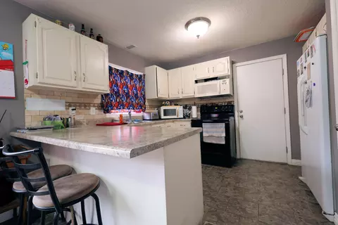 Kitchen - 9700 E Ball Rd, Centralia, MO 65240 photo 1 of 3