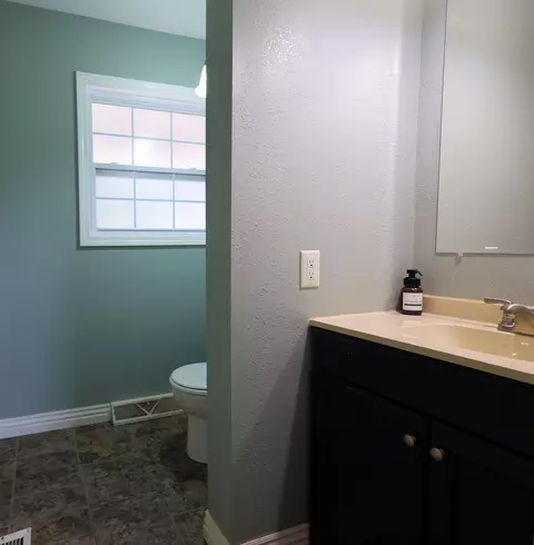 Bath - 9700 E Ball Rd, Centralia, MO 65240 photo 3 of 3