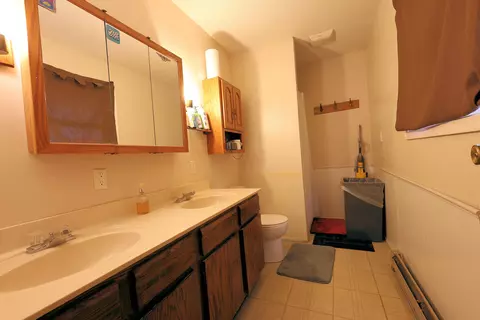Bath - 9700 E Ball Rd, Centralia, MO 65240 photo 1 of 3
