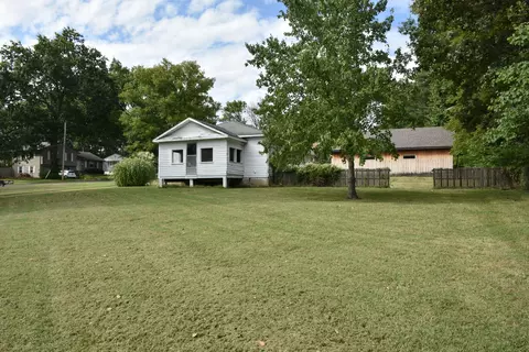 Exterior - 2103 E Walnut St, Columbia, MO 65201 photo 4 of 10