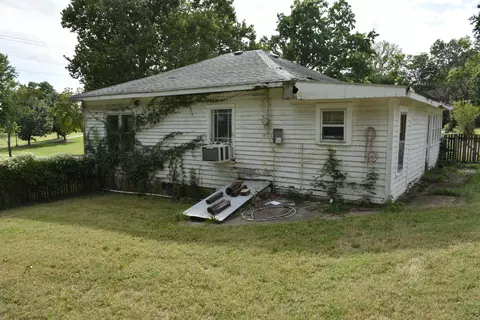 Exterior - 2103 E Walnut St, Columbia, MO 65201 photo 5 of 10
