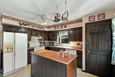 Kitchen - 52 Lee Dr, Holts Summit, MO 65043 photo 4 of 5