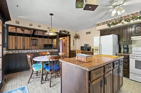 Kitchen - 52 Lee Dr, Holts Summit, MO 65043 photo 3 of 5