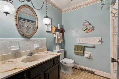 Bath - 52 Lee Dr, Holts Summit, MO 65043 photo 2 of 3