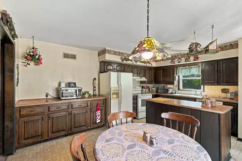 Kitchen - 52 Lee Dr, Holts Summit, MO 65043 photo 5 of 5