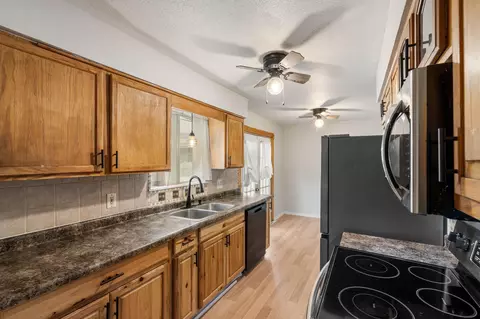 Kitchen - 4270 E Hillcrest Dr, Columbia, MO 65202 photo 3 of 4