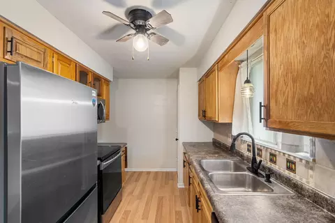Kitchen - 4270 E Hillcrest Dr, Columbia, MO 65202 photo 2 of 4