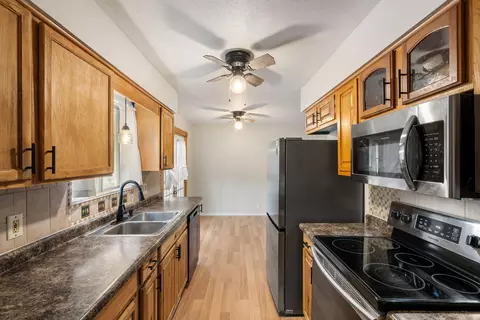 Kitchen - 4270 E Hillcrest Dr, Columbia, MO 65202 photo 4 of 4