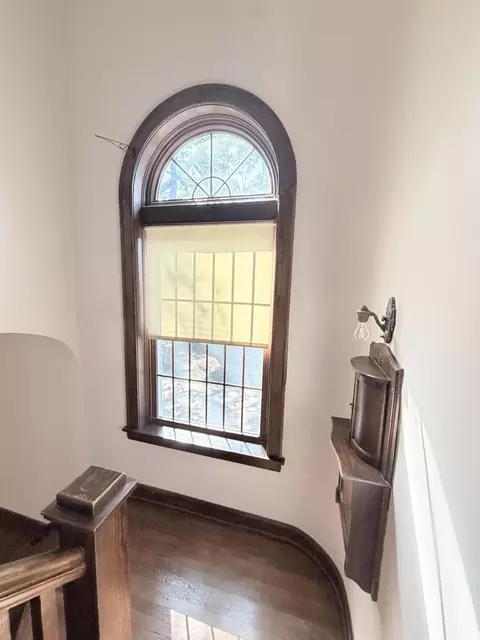 Entry Way - 503 4th St, Boonville, MO 65233 photo 5 of 8