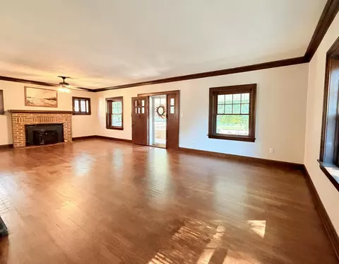 Living - 503 4th St, Boonville, MO 65233 photo 1 of 8