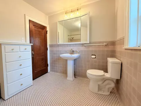 Bath - 503 4th St, Boonville, MO 65233 photo 2 of 5